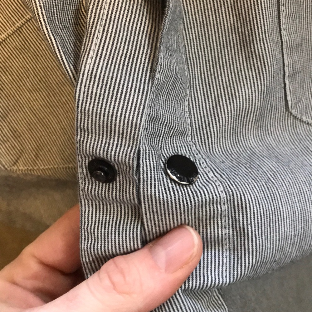 Button up - Picture 2 of 3